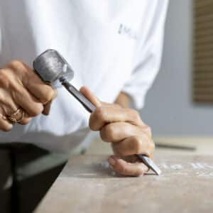 Ergänzung neuer Schriftzüge am Friedhof